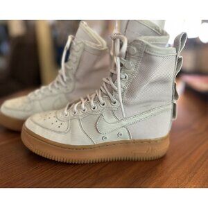 Nike SF Mens Air Force 1 (857872-004)size 6, Gum Light Bone, VERY COMFORTABLE